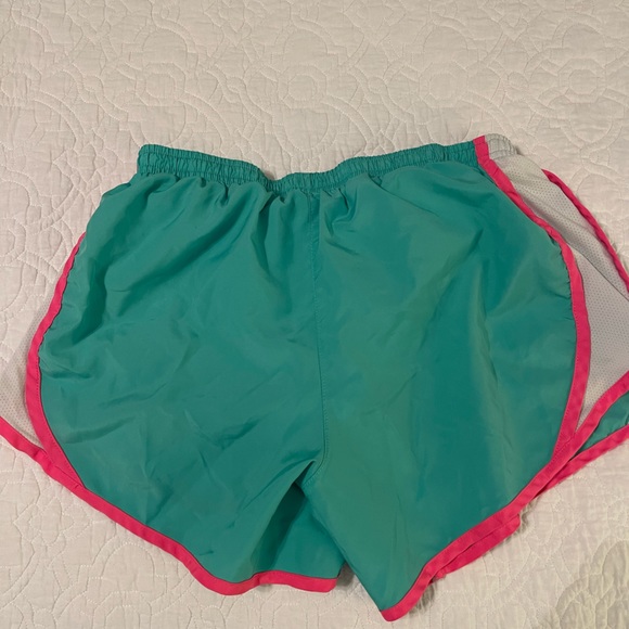 Nike dri-fit shorts child’s large - Picture 2 of 3